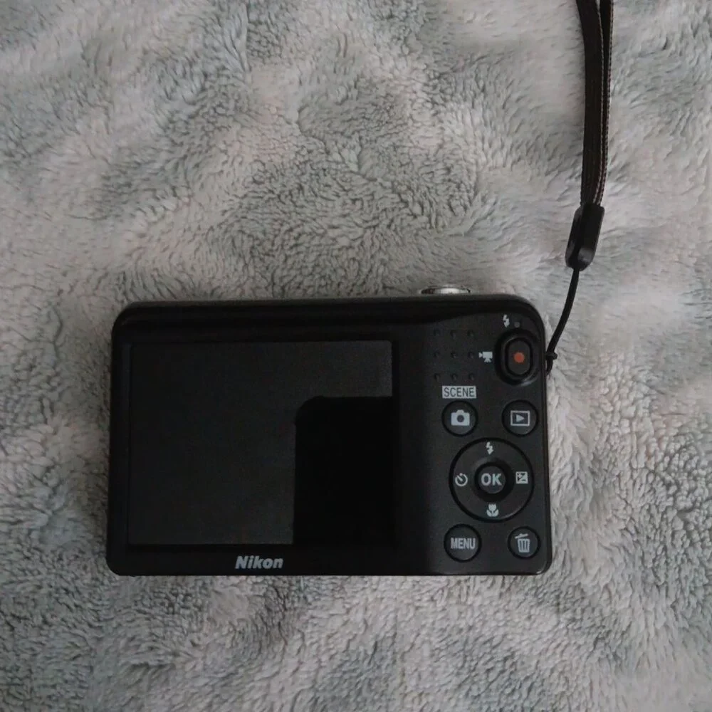 Nikon COOLPIX L31 camera
